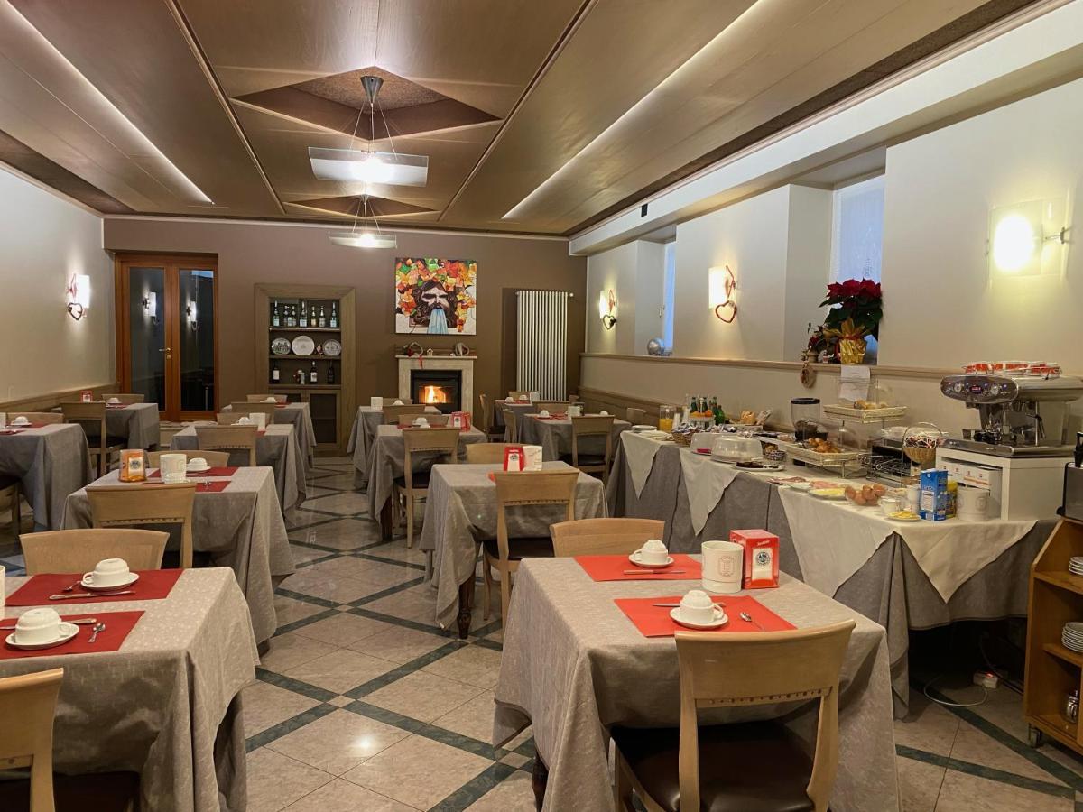 Hotel Centrale San Pellegrino Terme Exteriör bild