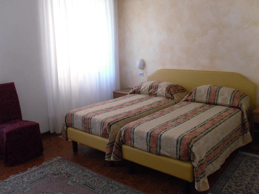 Hotel Centrale San Pellegrino Terme Rum bild